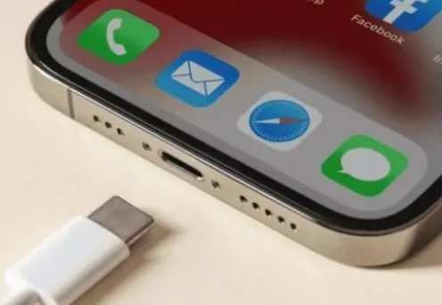 平桂苹果15维修分享iPhone15改USB-C接口后能和安卓用户互借充电器吗 